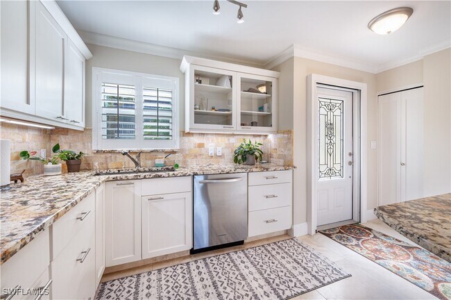 Building Photo - 800 River Point Dr