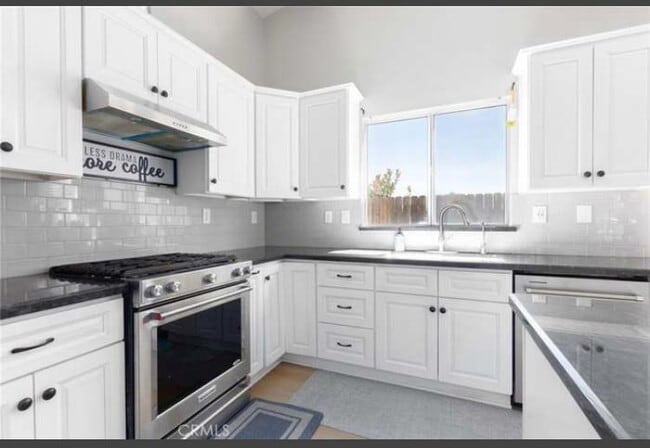 Building Photo - 43345 Via Sabino