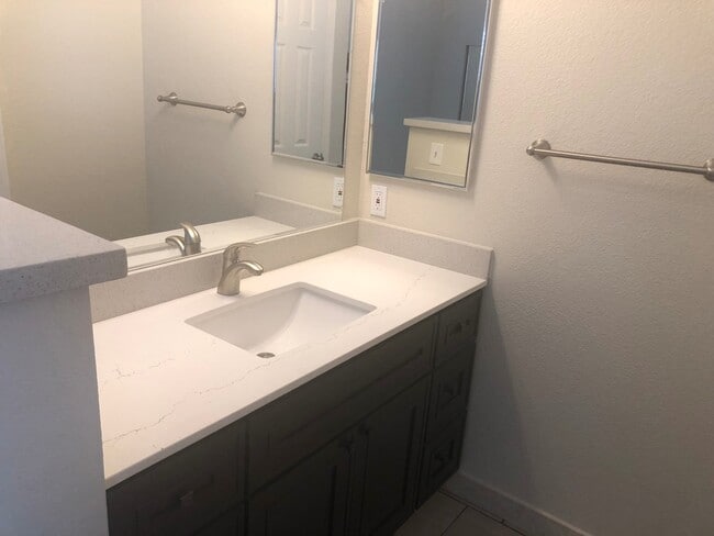 Building Photo - 1032 Wood Hollow Cir