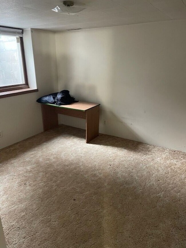 Building Photo - 922 Broadway St