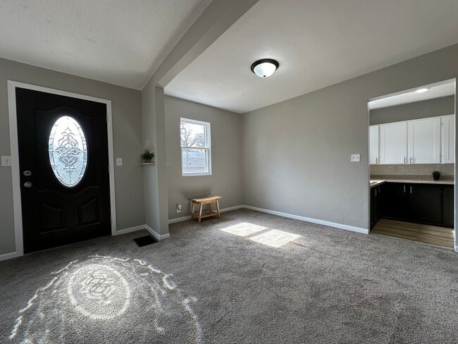Building Photo - 3 Bedroom, 1 Bathroom Home for Rent in Evansdale, Ia