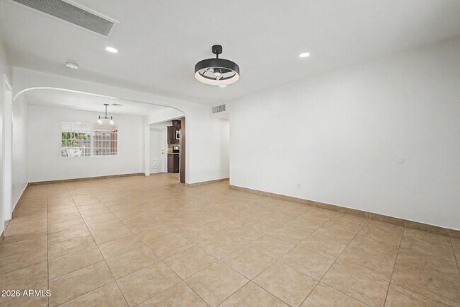 Building Photo - 6138 N 15th Ave