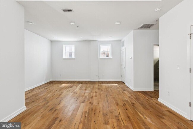 Building Photo - 2529-35 Frankford Ave