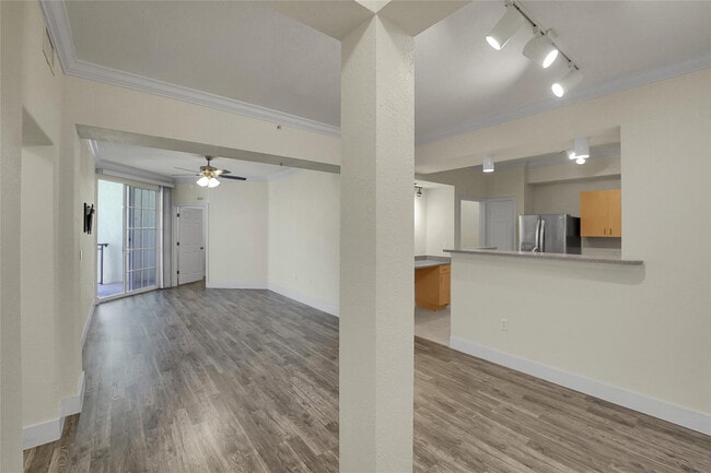 Building Photo - 533 NE 3rd Ave