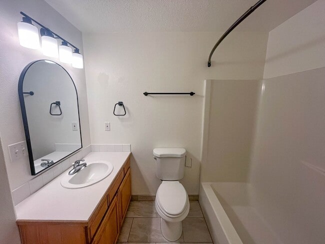 Building Photo - Charming SE Portland Home in a Central, Accessible Location