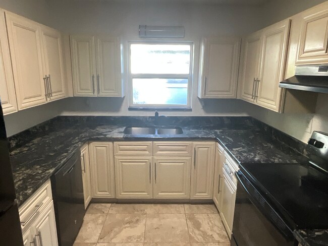 Building Photo - 10924 124th Ave N