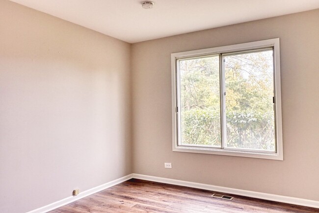Building Photo - 364 Grissom Ct