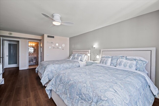 Building Photo - La Mer Condo