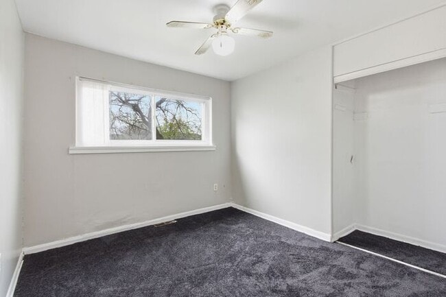 Building Photo - Huge ranch style home with Detached Section 8 Accepted