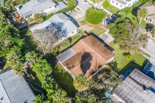 Building Photo - 136 Valencia Dr