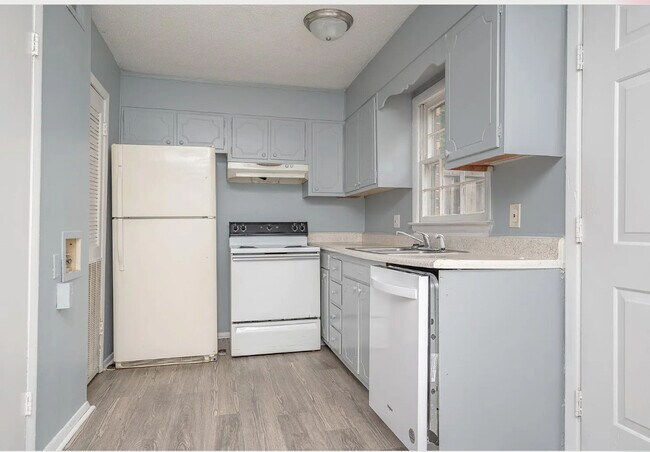 Building Photo - Emerald Commons