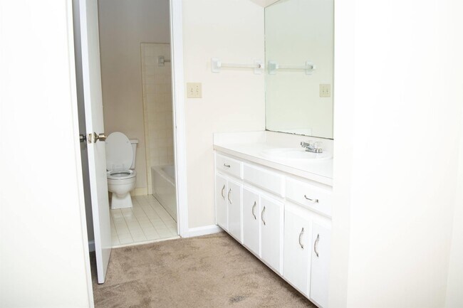 Building Photo - 1615 Woodmere Loop