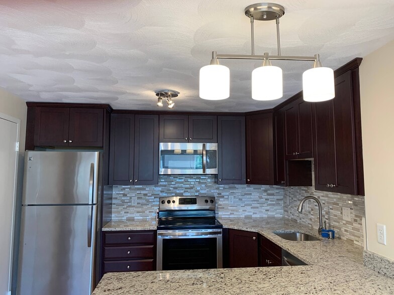 Kitchen with SS Fridge, Range, Microwave, Dishwasher, Disposal - 1105 Lexington St