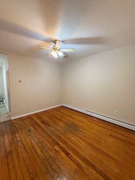 Building Photo - 424 Kennedy Blvd