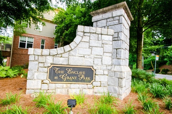 Building Photo - 815 Charles Bank Ave SE