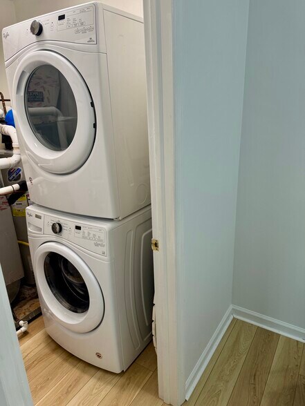 Building Photo - 602 Maplewood Ave