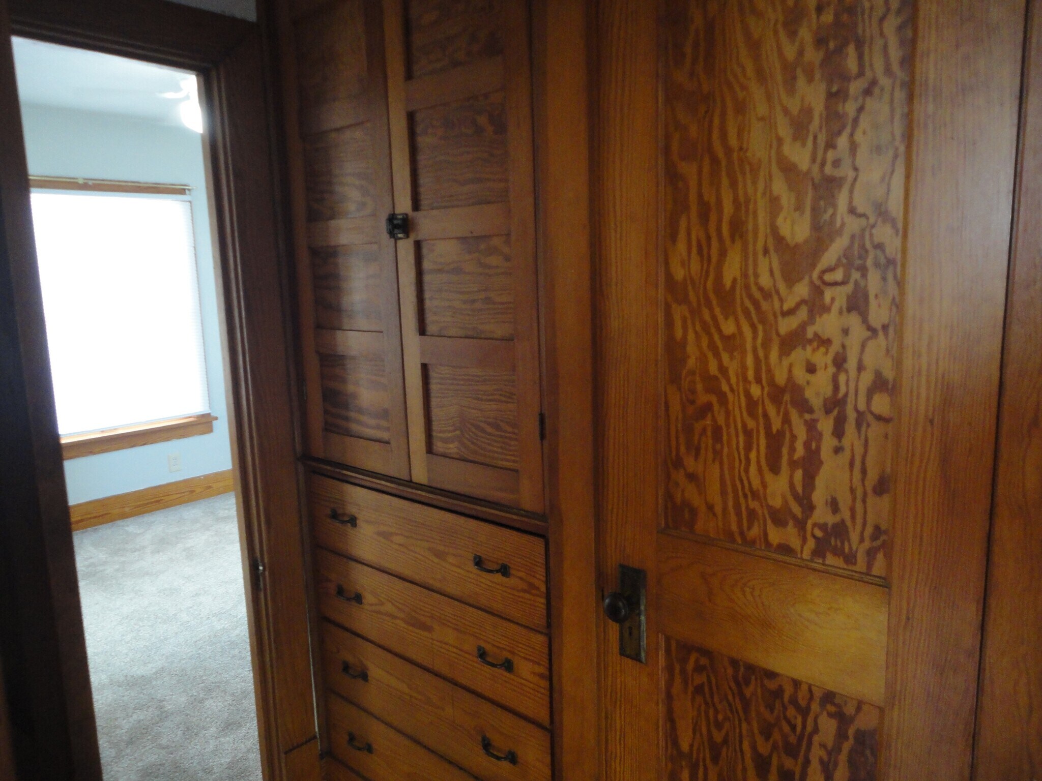 Lot of built-in storage - 1604 Franklin St