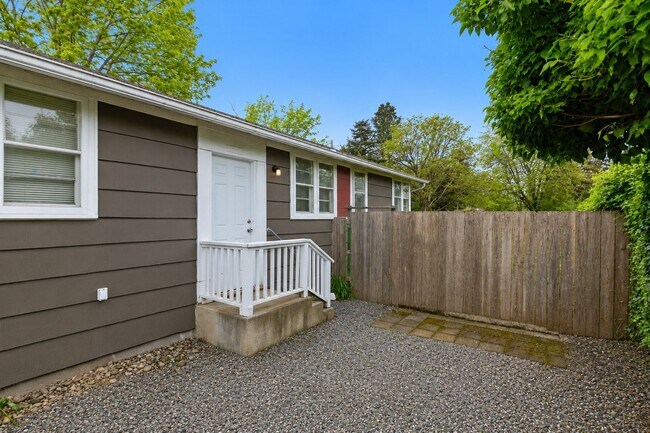 Building Photo - 7959 SE 64th Ave