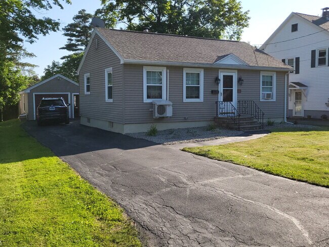 Building Photo - Fully Furnished Fairfax Street Home with O...