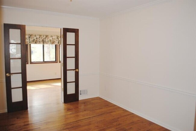 Building Photo - 1407 Independence Way