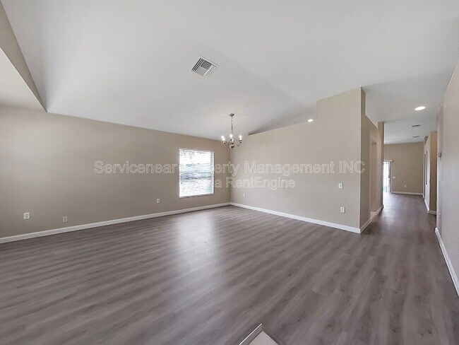 Building Photo - 7603 Crescent Palm Dr