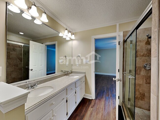Building Photo - 4700 Forest Highland Dr