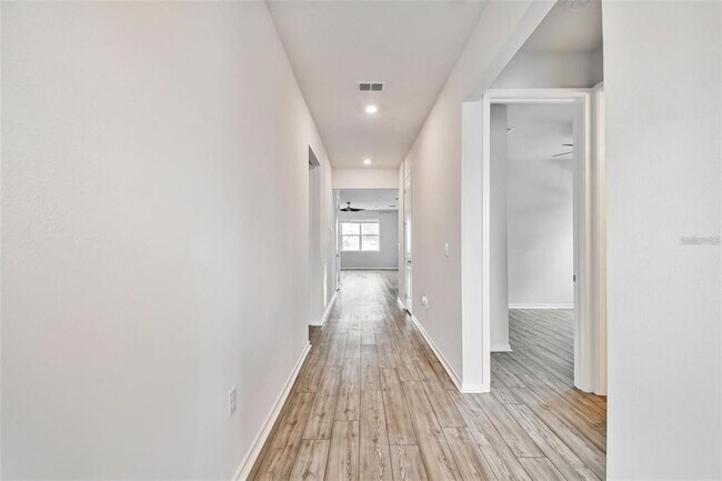 Building Photo - 13144 Peachleaf Ave