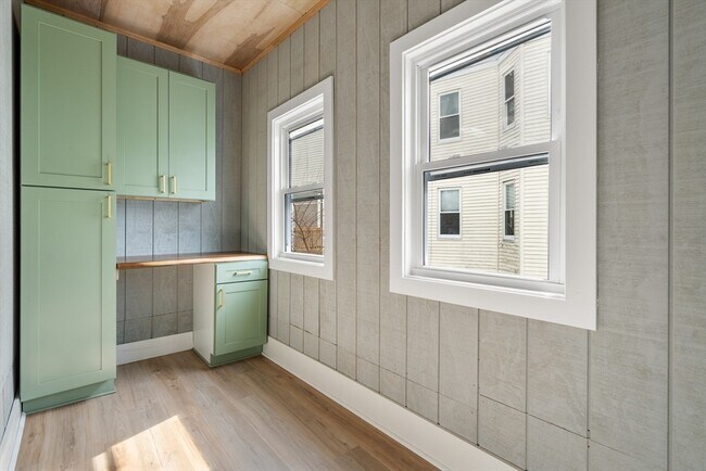 Building Photo - 99 Beech St
