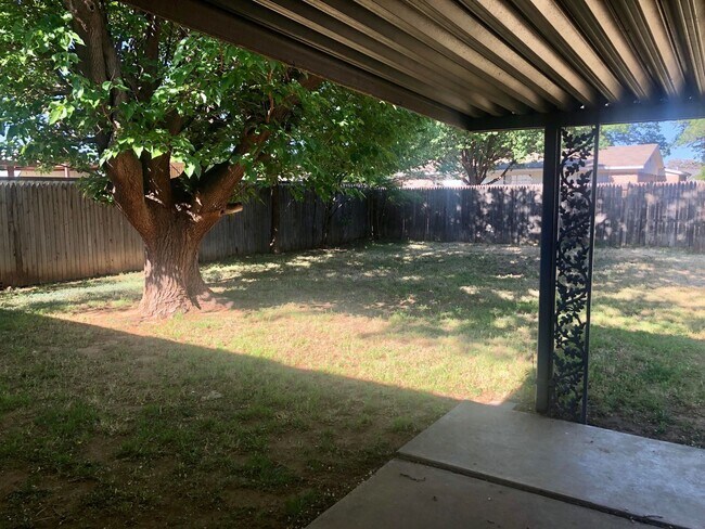 Building Photo - Pre leasing now for 4/1/2026