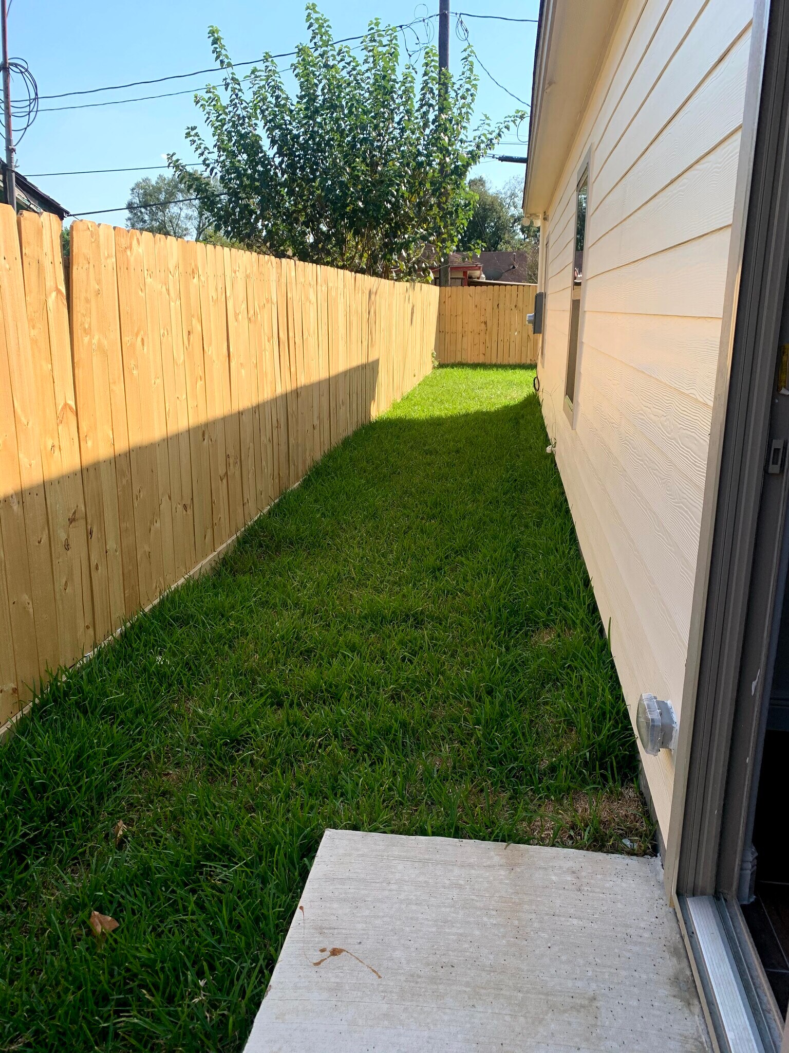 Building Photo - 5622 Ridgeway Dr