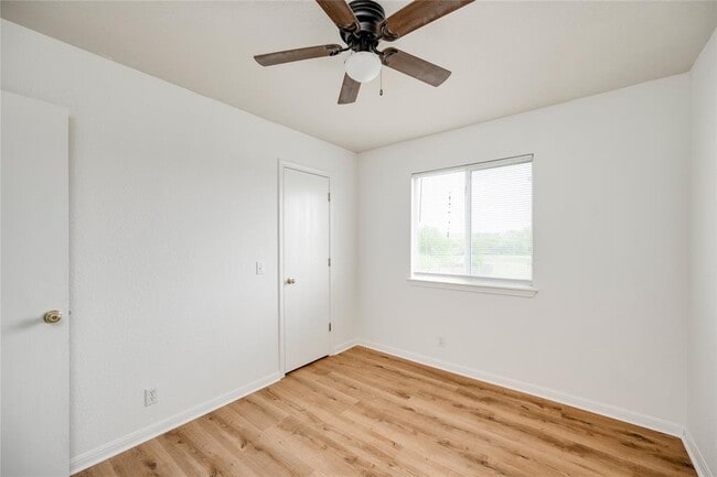 Building Photo - 348 Spillway Dr