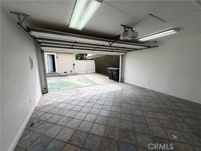 Building Photo - 210 S Bush St
