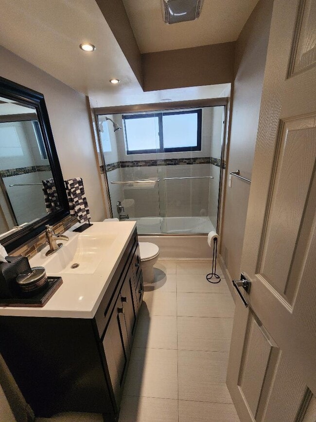 Building Photo - 3760 NW 19th St