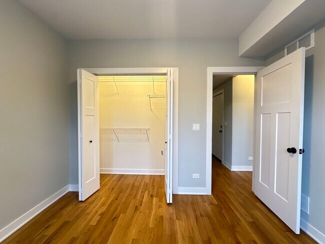 Building Photo - 2206 W Eastwood Ave