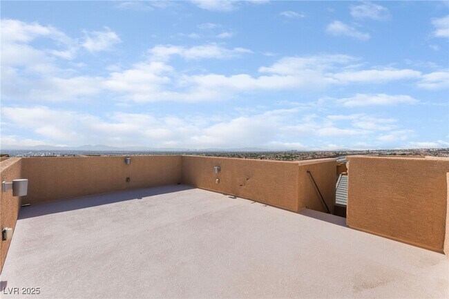 Building Photo - 10529 Headwind Ave