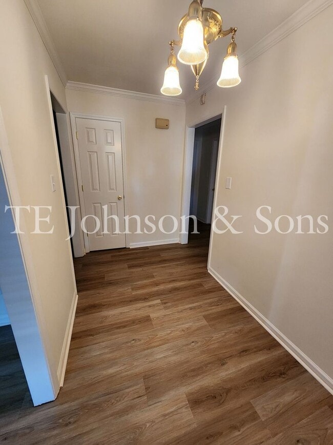 Building Photo - Charming 3-Bedroom Home with Rocking Chair...