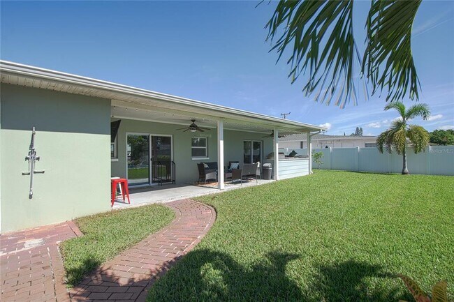 Building Photo - 3665 Belle Vista Dr E