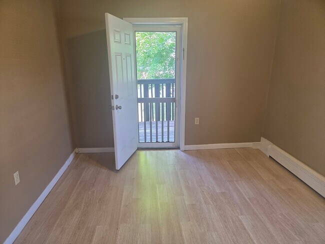 Building Photo - 5-7 Greenwood Street Unit B
