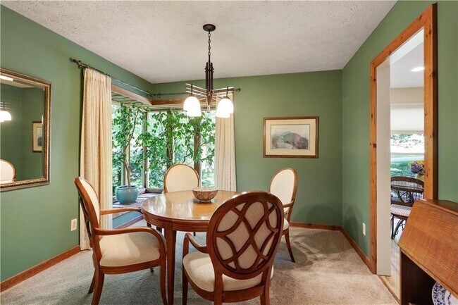 Building Photo - 2138 Carlyle Dr