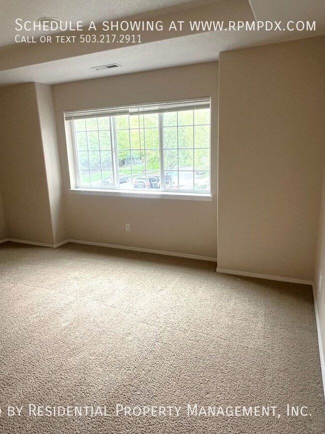 Building Photo - 1008 SE Bacarra St
