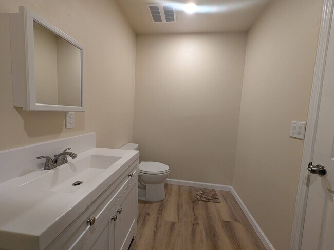 Building Photo - 1938 N Mills Ave