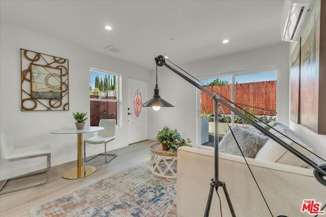 Building Photo - 10349 Hillhaven Ave