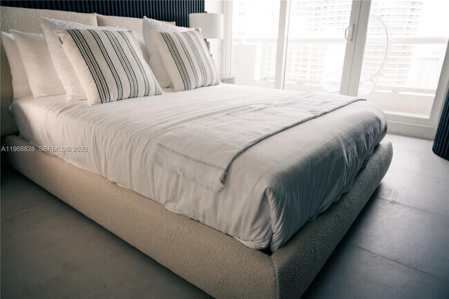 Building Photo - 1717 N Bayshore Dr