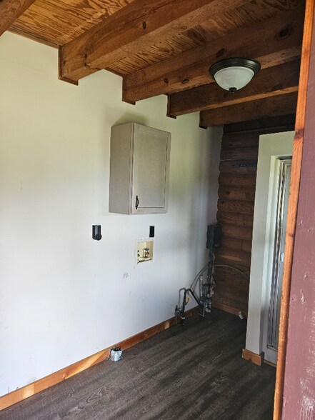 Building Photo - 2020 Rhodelia Rd