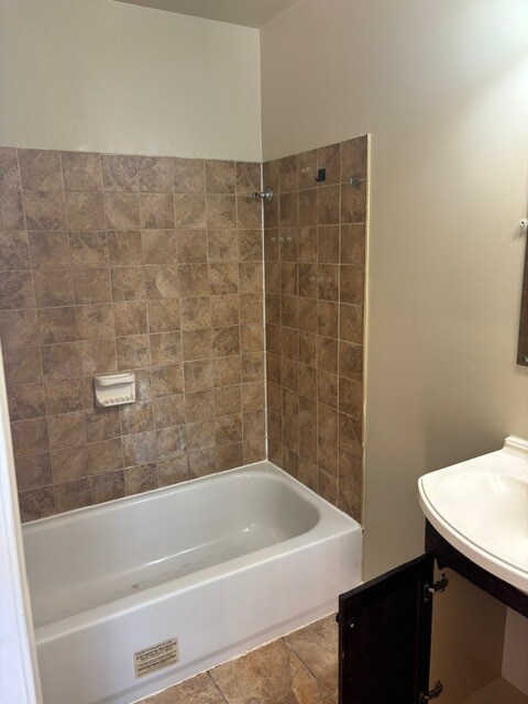 Building Photo - 2 Bedroom 2 Bathroom Rehabbed Home