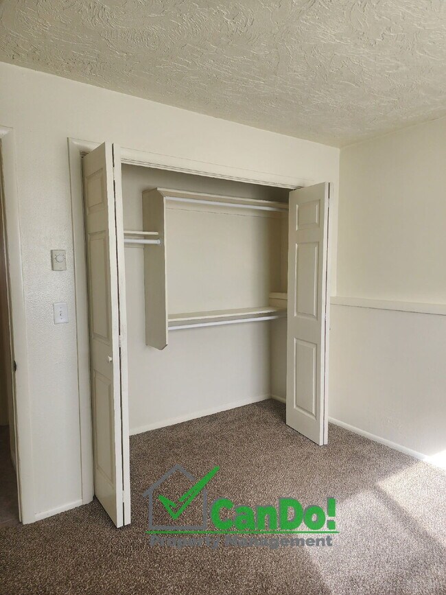 Building Photo - Newly updated 1 bedroom/1 bathroom apartme...