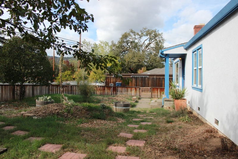 Building Photo - 1010 S Cloverdale Blvd