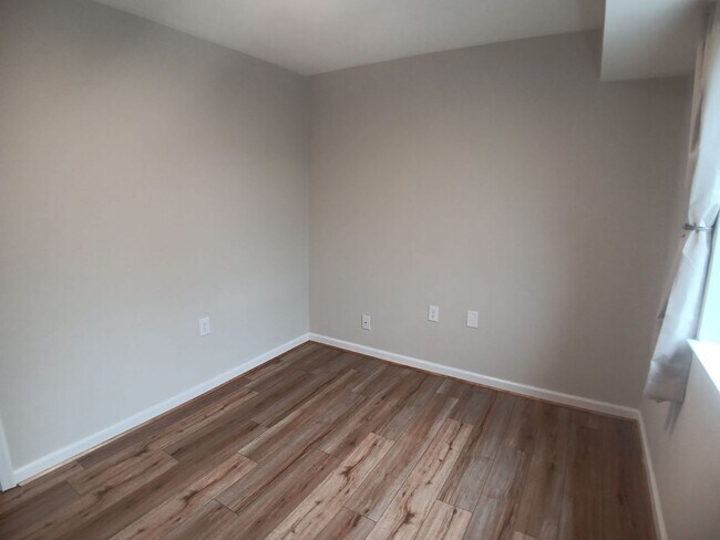 Building Photo - Blacksburg, 2 BR / 1 BA Available August 7th, 2026.