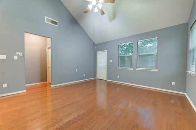 Building Photo - 2931 Meadowglen Cove