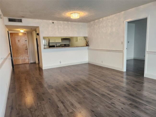 Building Photo - 7601 E Treasure Dr